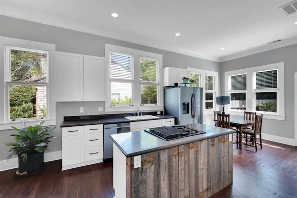 $325,000 | 806 North Preston Street, Ennis, TX 75119