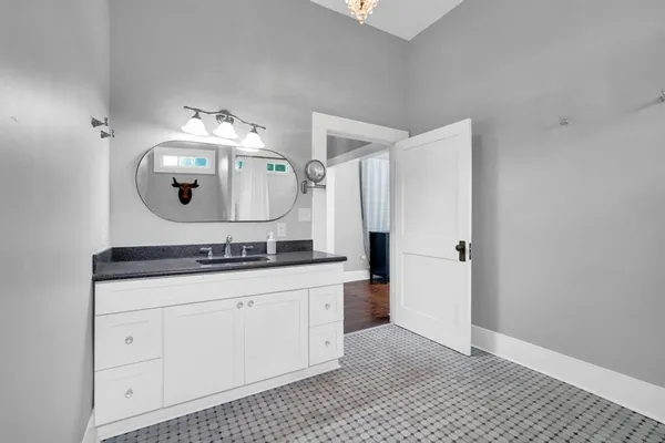 $325,000 | 806 North Preston Street, Ennis, TX 75119