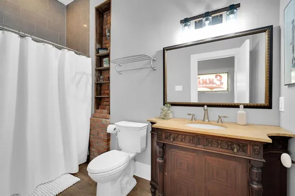 $325,000 | 806 North Preston Street, Ennis, TX 75119