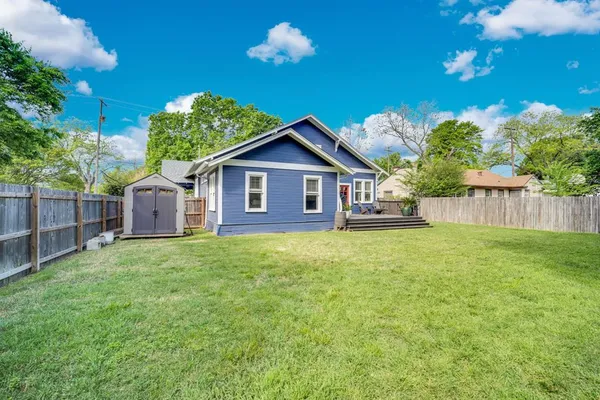 $325,000 | 806 North Preston Street, Ennis, TX 75119