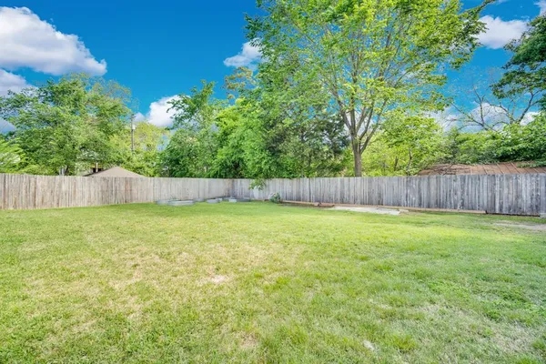 $325,000 | 806 North Preston Street, Ennis, TX 75119