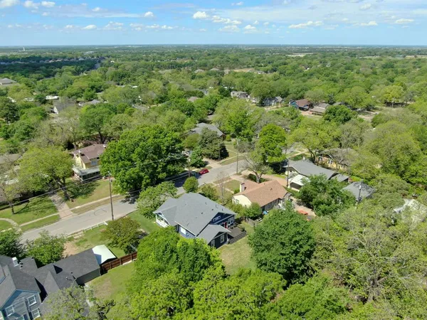 $325,000 | 806 North Preston Street, Ennis, TX 75119