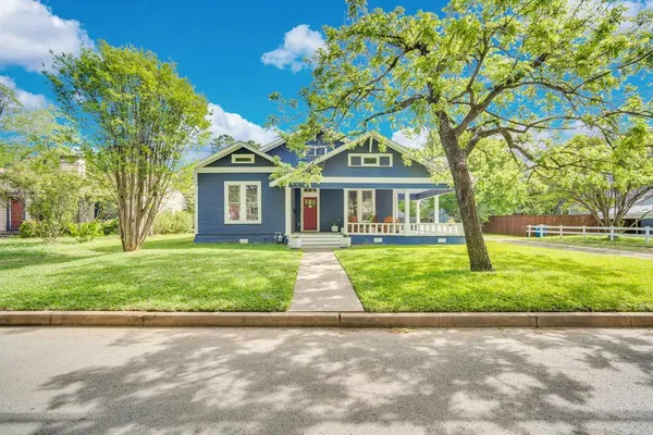 $325,000 | 806 North Preston Street, Ennis, TX 75119