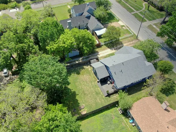 $325,000 | 806 North Preston Street, Ennis, TX 75119