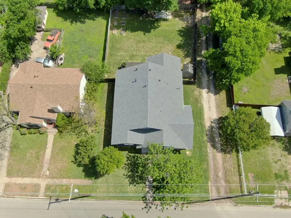 $325,000 | 806 North Preston Street, Ennis, TX 75119