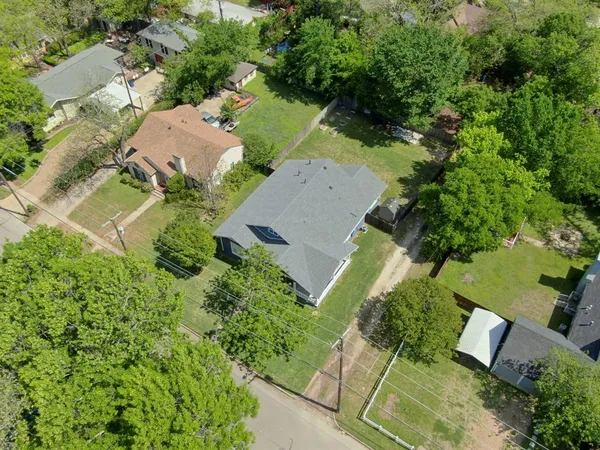 $325,000 | 806 North Preston Street, Ennis, TX 75119