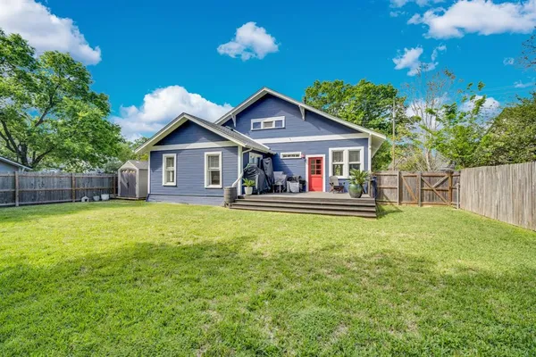 $325,000 | 806 North Preston Street, Ennis, TX 75119