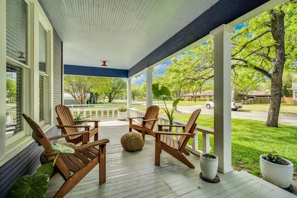 $325,000 | 806 North Preston Street, Ennis, TX 75119