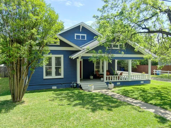 $325,000 | 806 North Preston Street, Ennis, TX 75119