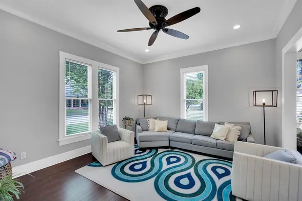 $325,000 | 806 North Preston Street, Ennis, TX 75119