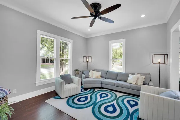 $325,000 | 806 North Preston Street, Ennis, TX 75119