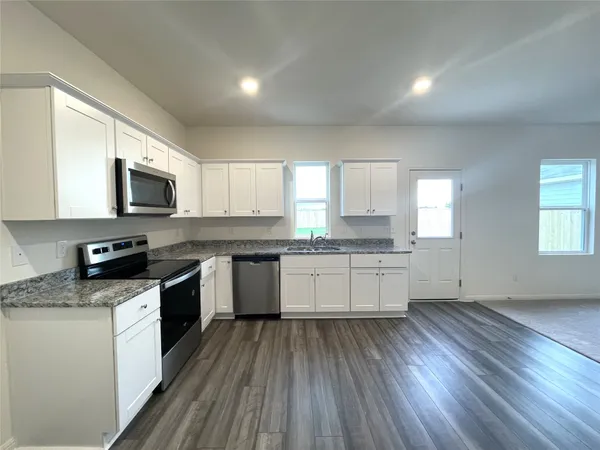 $2,000 | 701 Redfish Lane, Hutto, TX 78634