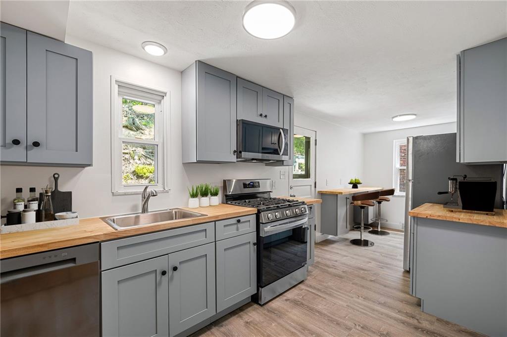 847 Killarney Drive Pittsburgh, PA 15234 - Photo 7 of 23