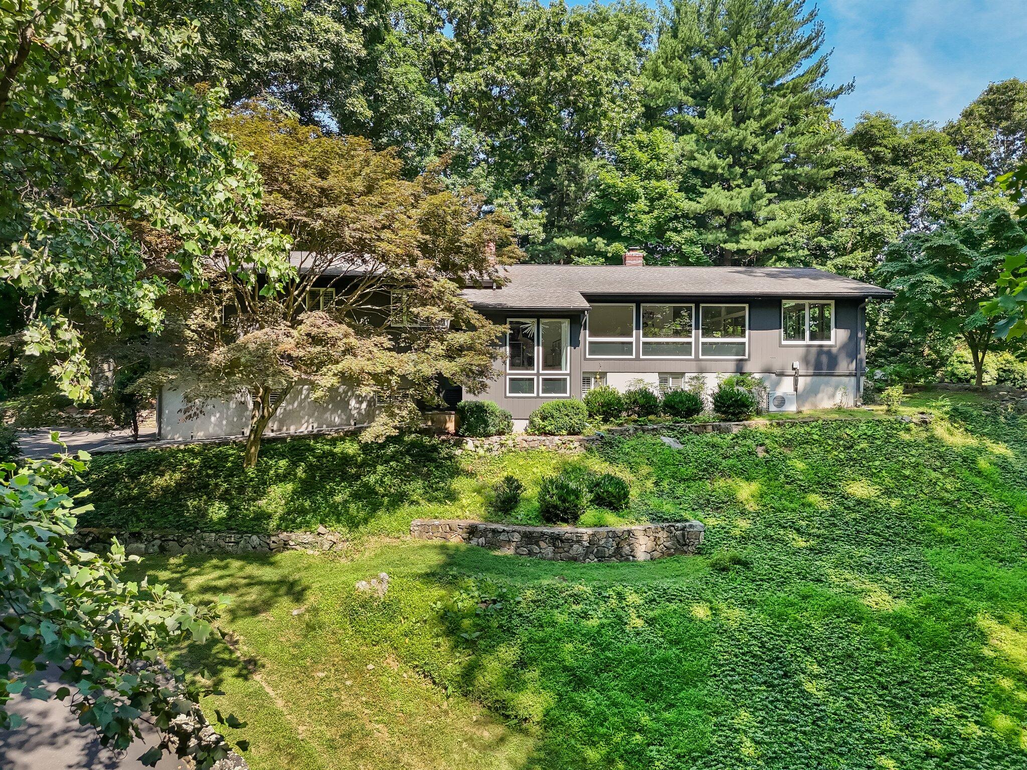 22 Sunswyck Road Darien, CT 06820 - Photo 1 of 31 Front view
