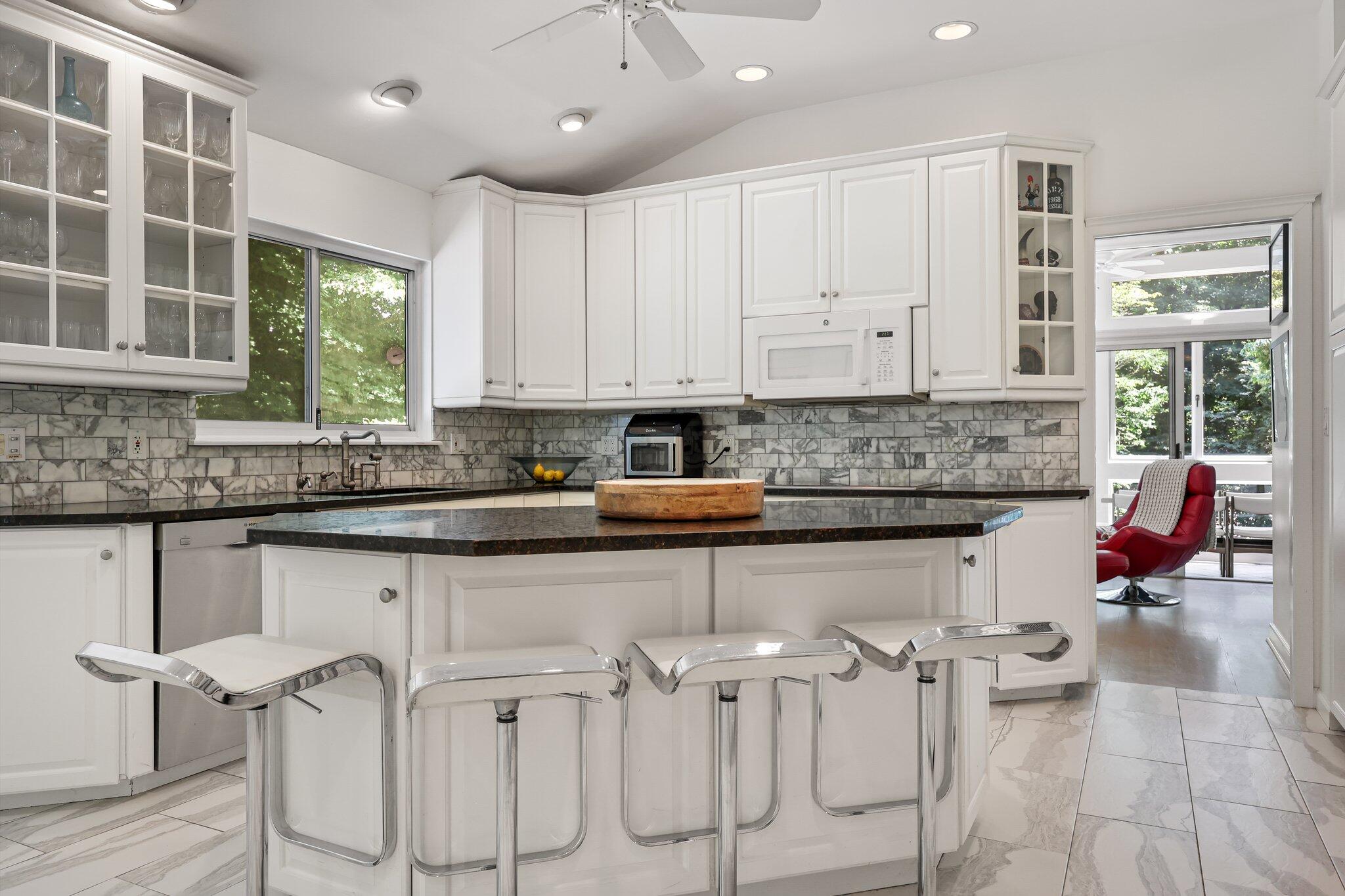 22 Sunswyck Road Darien, CT 06820 - Photo 15 of 31 14-web-or-mls-22-sunswyck-rd