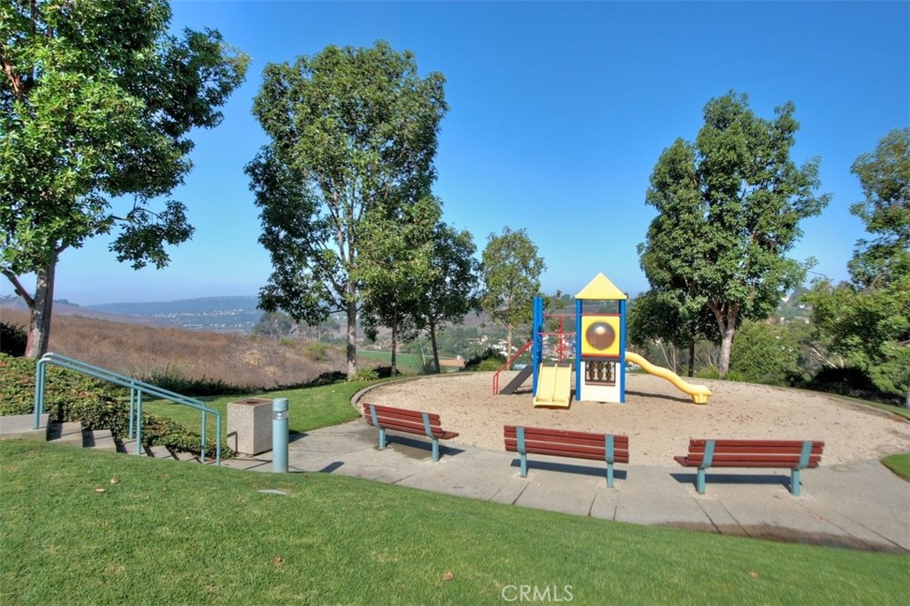 8 Coral Ridge, Unit 109 Laguna Niguel, CA 92677 - Photo 27 of 29 a backyard of a house with table and chairs