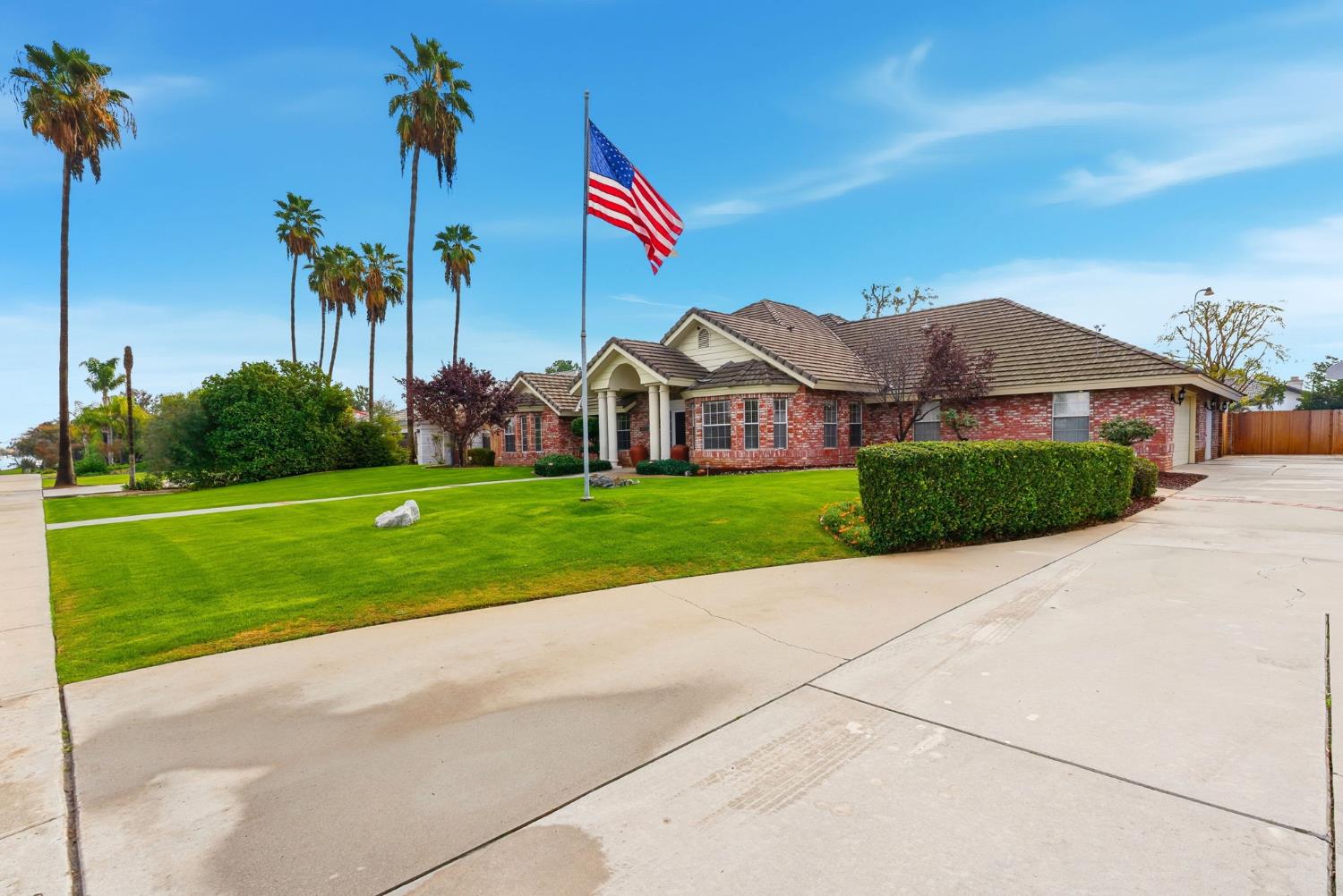13201 Meacham Road Bakersfield, CA 93314 - Photo 1 of 62 Gallery Image 1