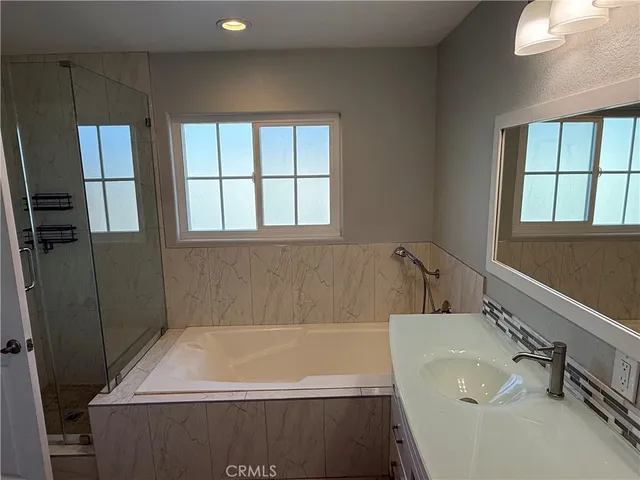 $3,700 | 19017 Gault Street, Unit 106, Reseda, CA 91335