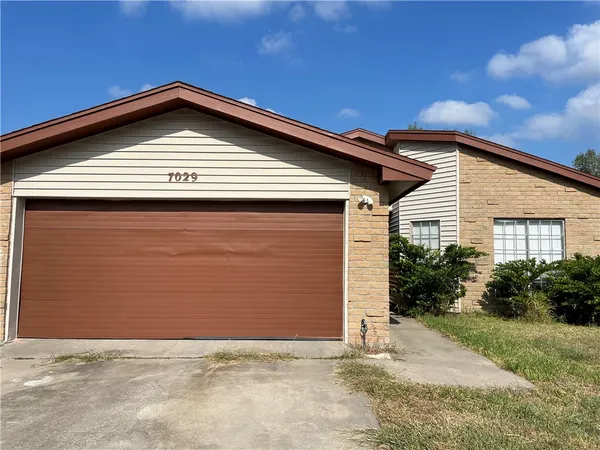 $1,850 | 7029 Clubgate Drive, Corpus Christi, TX 78413