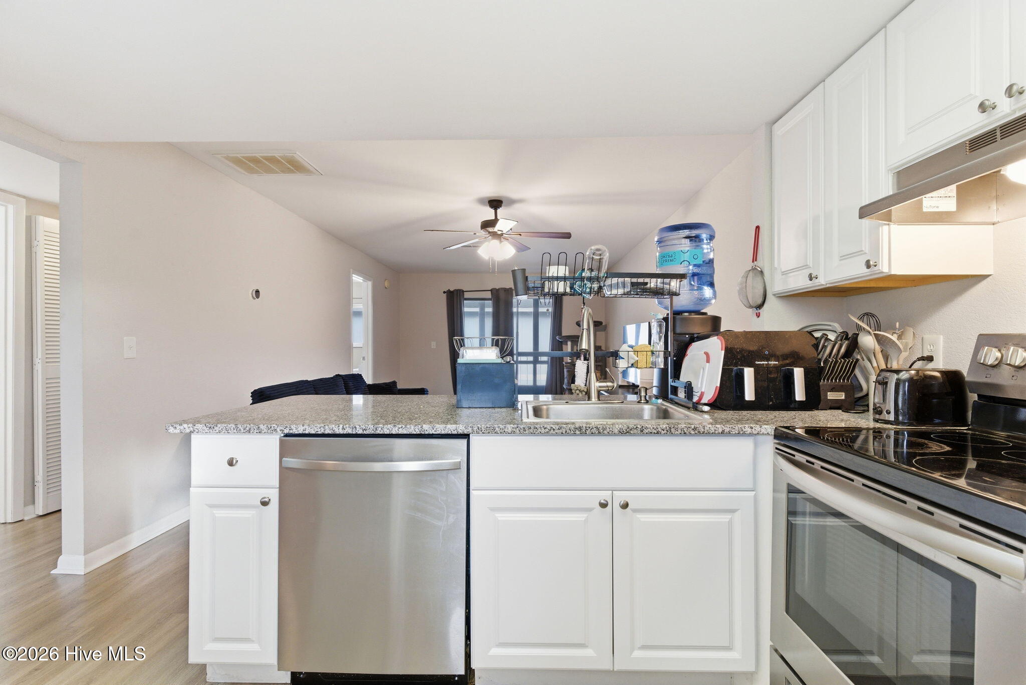 4523 Holly Tree Road, Unit 707 Wilmington, NC 28412 - Photo 14 of 48 21-web-or-mls-dsc09564