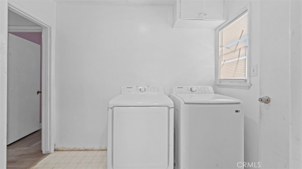 3498 Holding Street Riverside, CA 92501 - Photo 17 of 33 Laundry Room