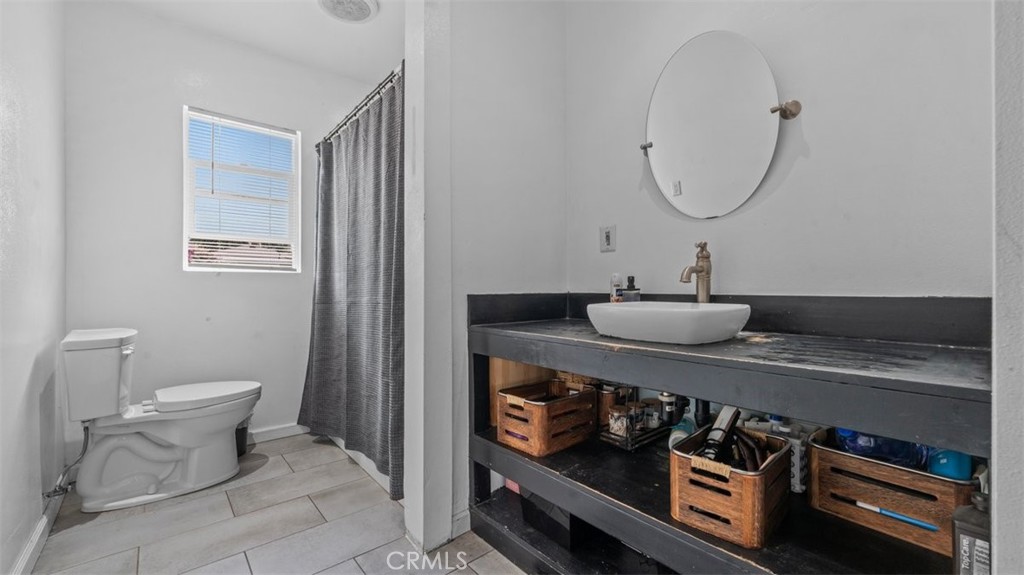 3498 Holding Street Riverside, CA 92501 - Photo 20 of 33 Bathroom