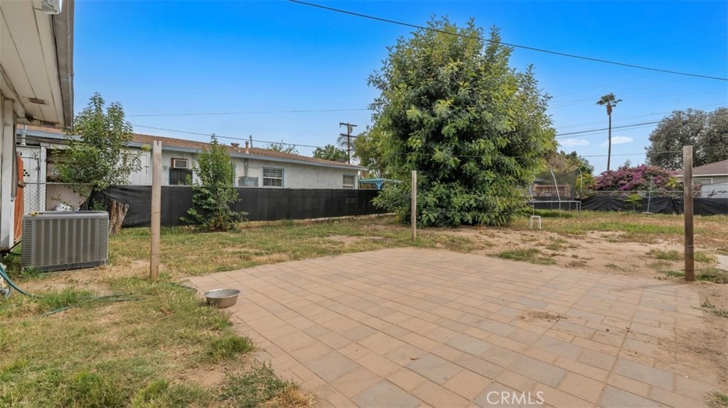 3498 Holding Street Riverside, CA 92501 - Photo 24 of 33 Backyard