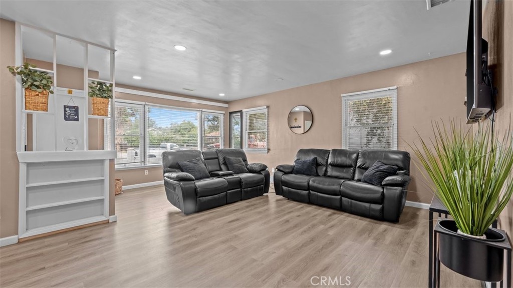 3498 Holding Street Riverside, CA 92501 - Photo 7 of 33