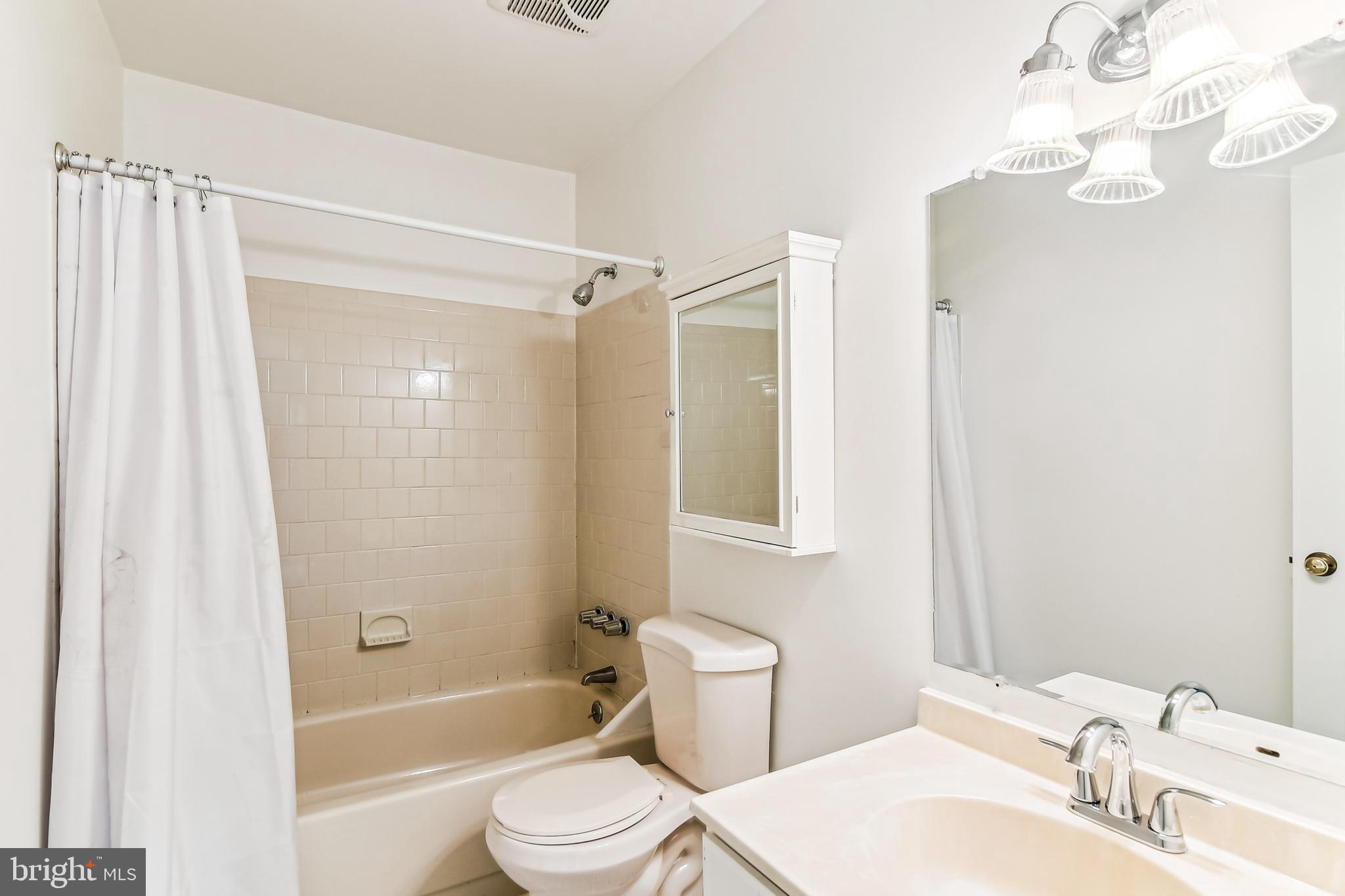 476 Colonial Ridge Lane Arnold, MD 21012 - Photo 23 of 30 Upstairs bath