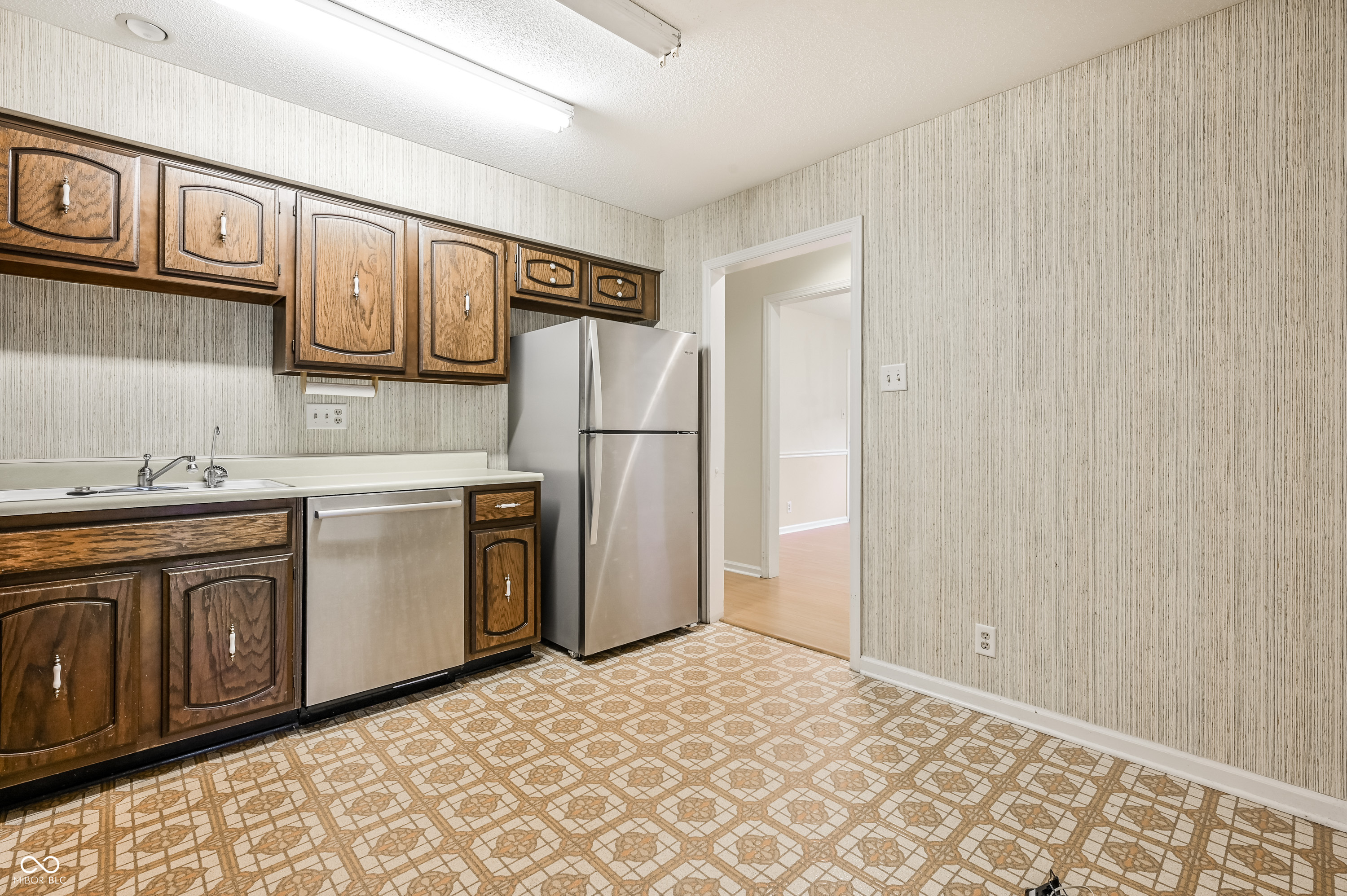 7646 Vintage Court Lawrence, IN 46226 - Photo 11 of 27