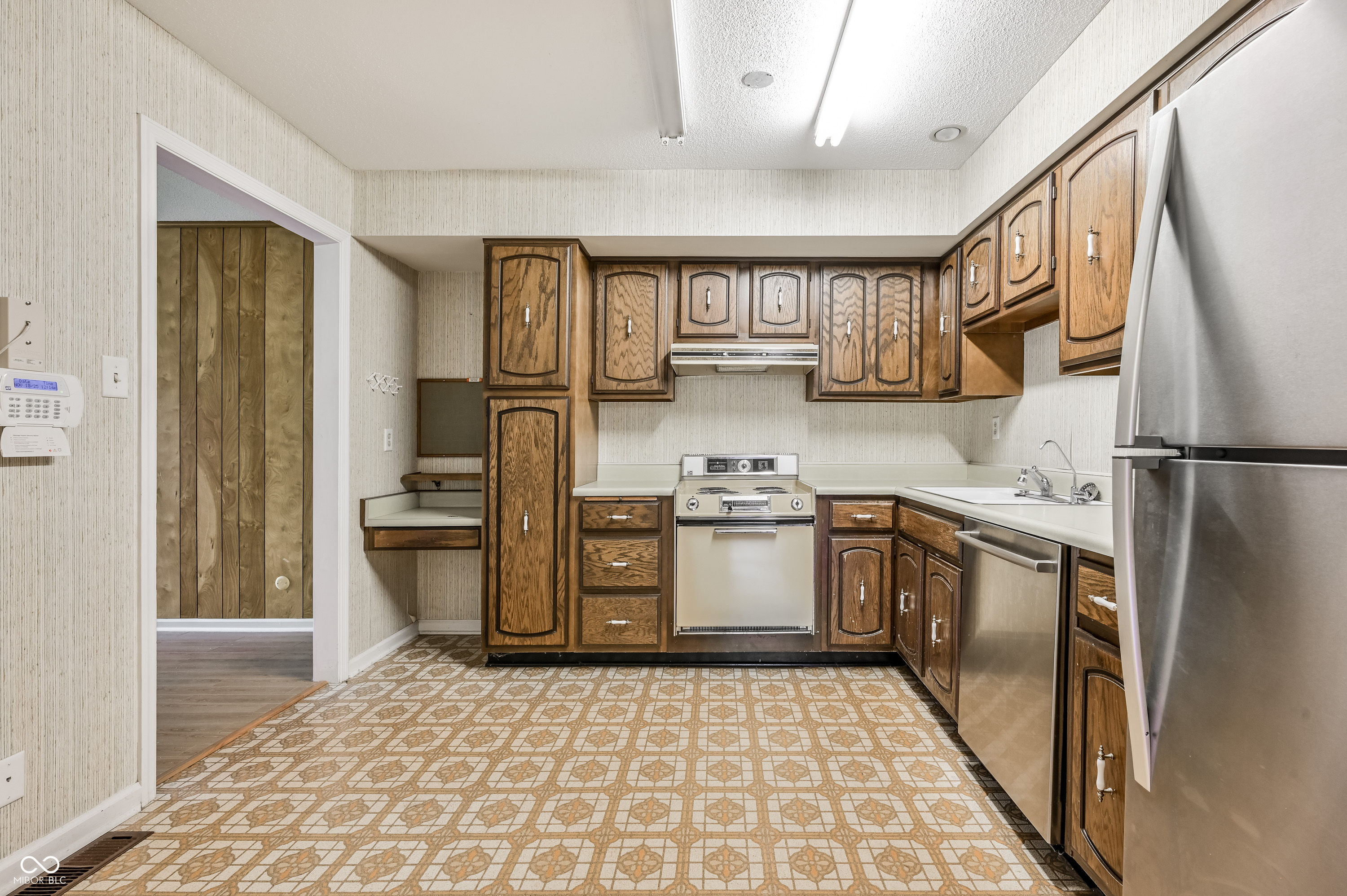 7646 Vintage Court Lawrence, IN 46226 - Photo 10 of 27