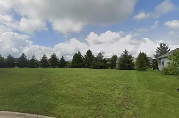 $135,000 | 511 Woodlawn Court, Unit F, Williams Bay, WI 53191