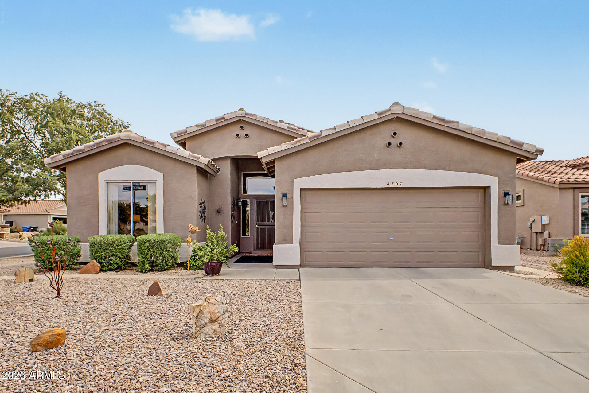 4707 East Walnut Road Gilbert, AZ 85298 - Photo 2 of 48 02 - Walnut