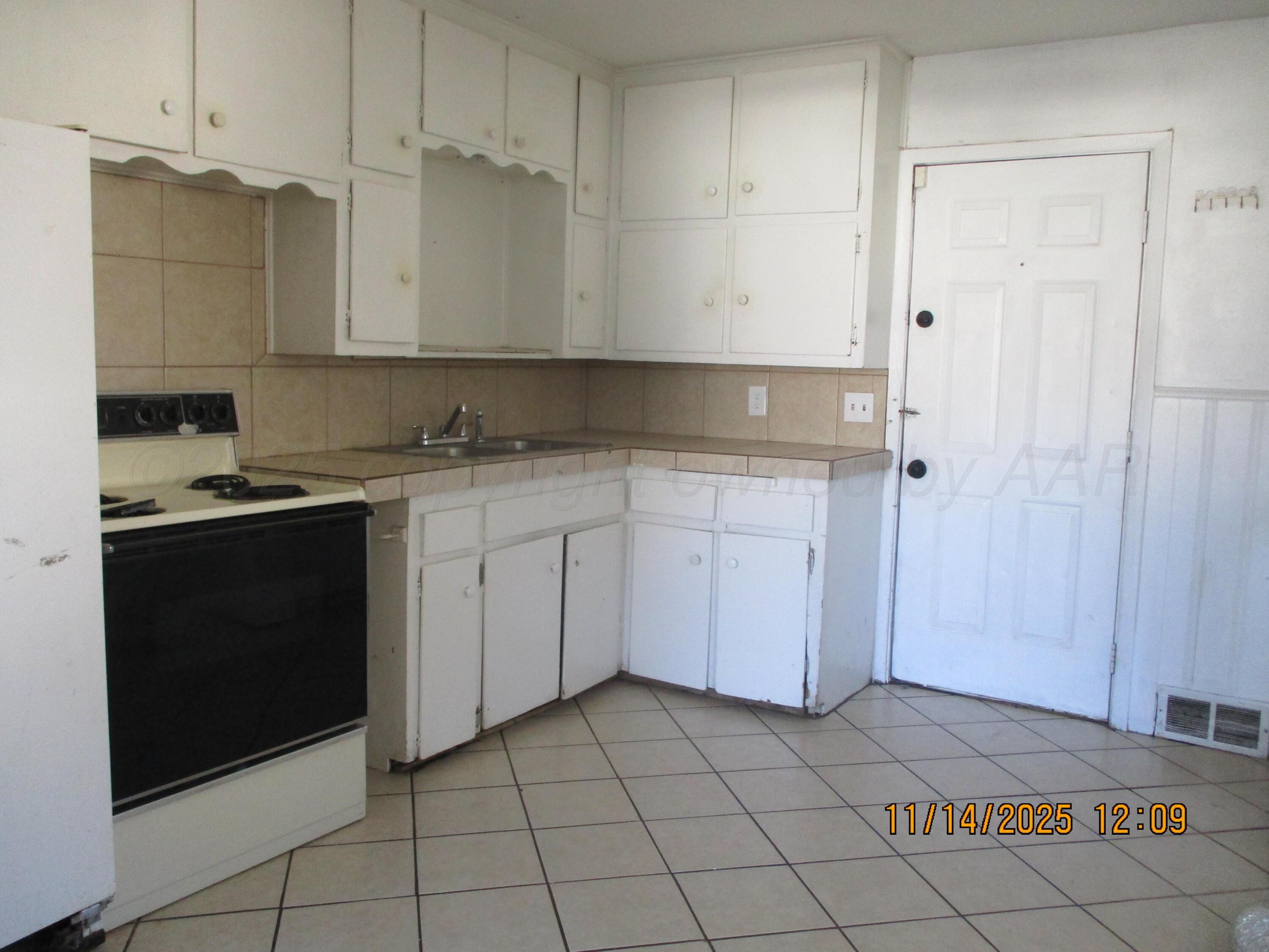211 Southwest 34th Avenue Amarillo, TX 79109 - Photo 3 of 10 a kitchen with cabinets and appliances
