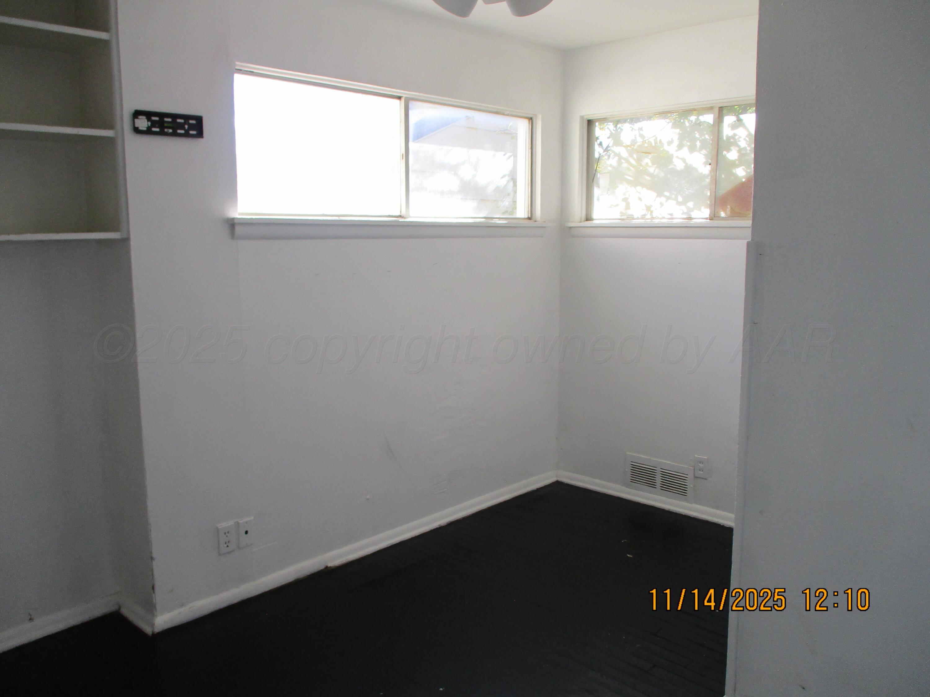 211 Southwest 34th Avenue Amarillo, TX 79109 - Photo 8 of 10 an empty room with a window