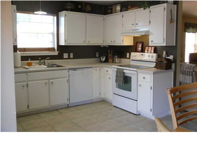 52 Stowe Road Mary Esther, FL 32569 - Photo 3 of 10 Gallery Image 3