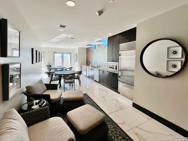 $3,800 | 610 East Market Street, Unit 2607, San Antonio, TX 78205