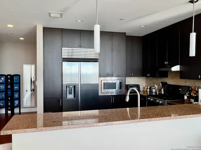 $3,800 | 610 East Market Street, Unit 2607, San Antonio, TX 78205
