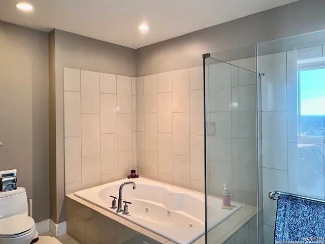 $3,800 | 610 East Market Street, Unit 2607, San Antonio, TX 78205