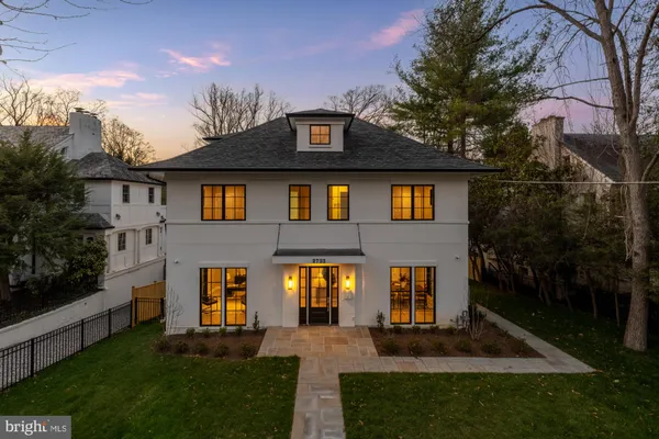 a view of a roof deck with wooden floor and fence