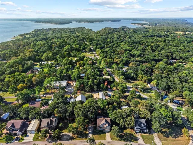 a view of a and white house