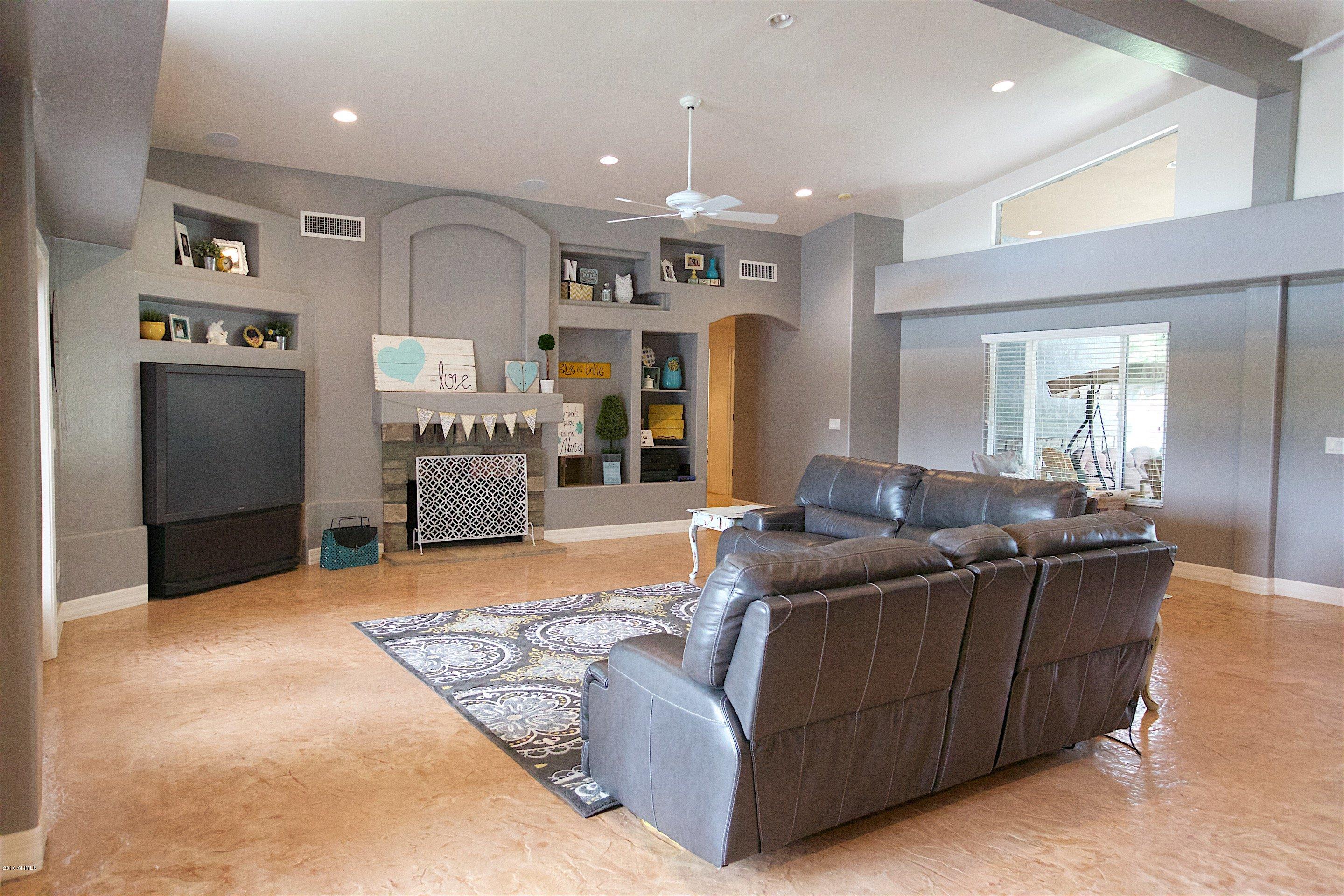 3087 East Redfield Road Gilbert, AZ 85234 - Photo 13 of 40 Nortonsfamilyroom3