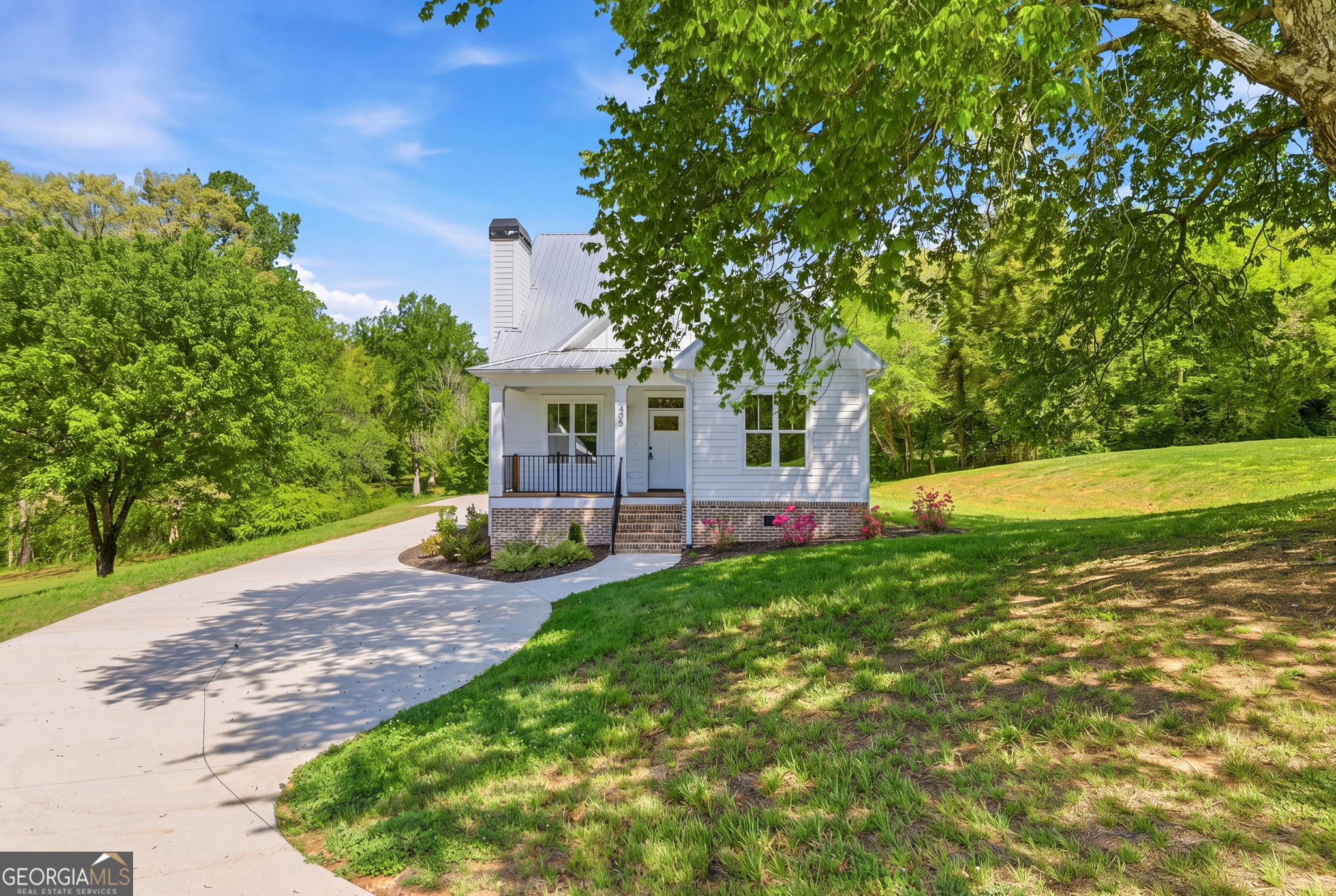 405 Roper Drive Clarkesville, GA 30523 - Photo 2 of 35