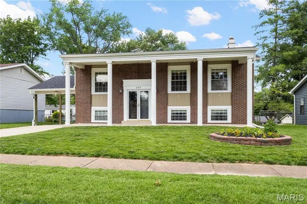 $350,000 | 407 Palermo Drive, Ballwin, MO 63021