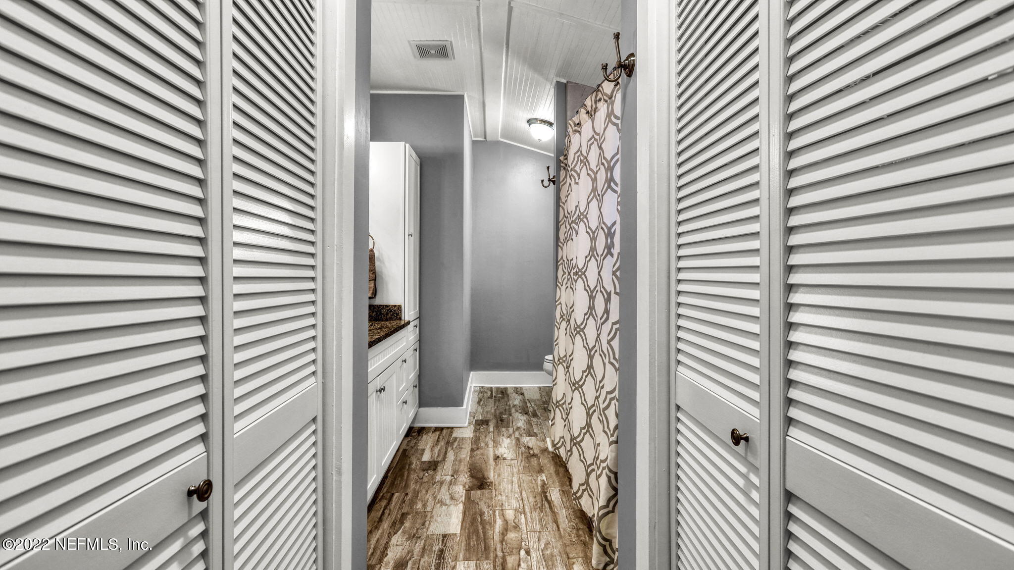 1515 Seminole Road Jacksonville, FL 32205 - Photo 19 of 33 Owner's Bath