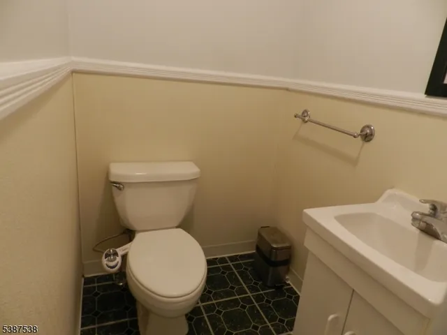 $499,000 | 6 Crestwood Road, Gillette, NJ 07933