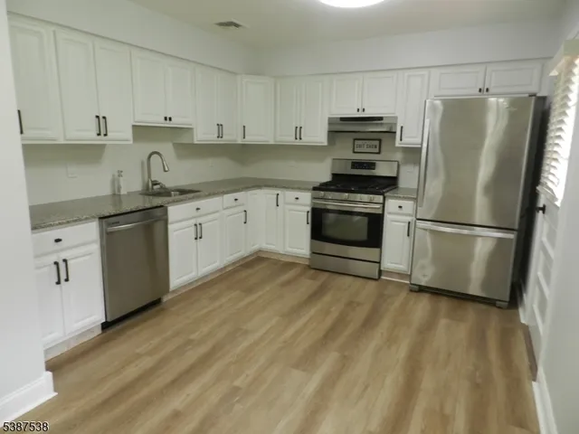 $499,000 | 6 Crestwood Road, Gillette, NJ 07933