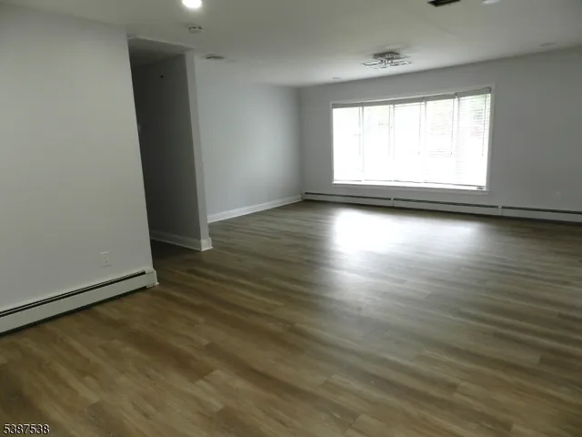 $499,000 | 6 Crestwood Road, Gillette, NJ 07933