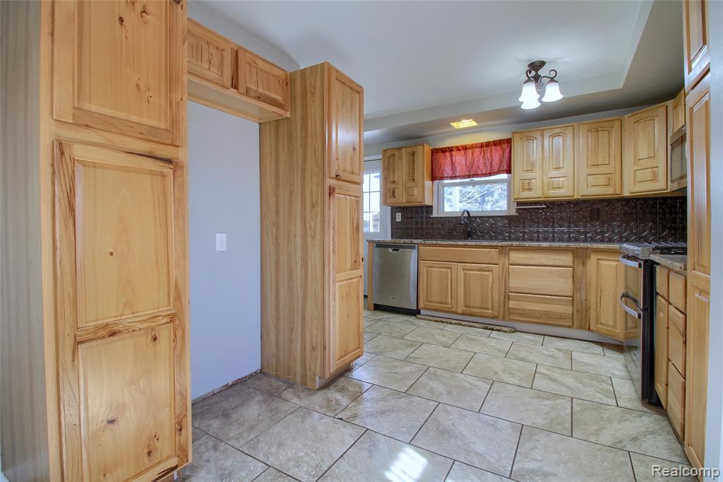 30620 Pennsylvania Road Romulus, MI 48174 - Photo 10 of 48