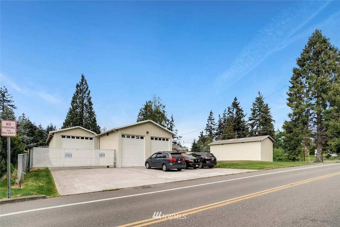 12420 Alexander Road Everett, WA 98204 - Photo 4 of 24 Gallery Image 4